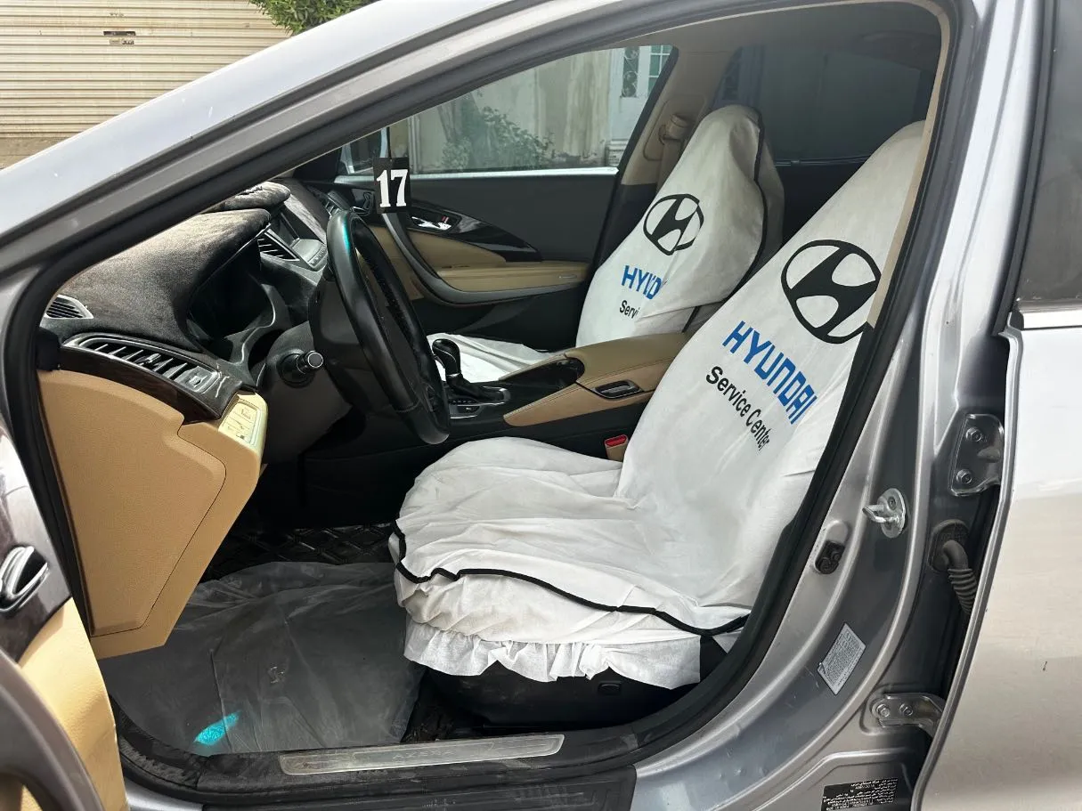Car image 12