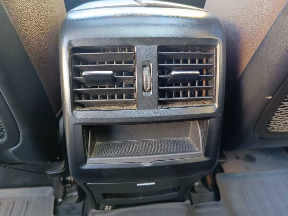 Car image 32
