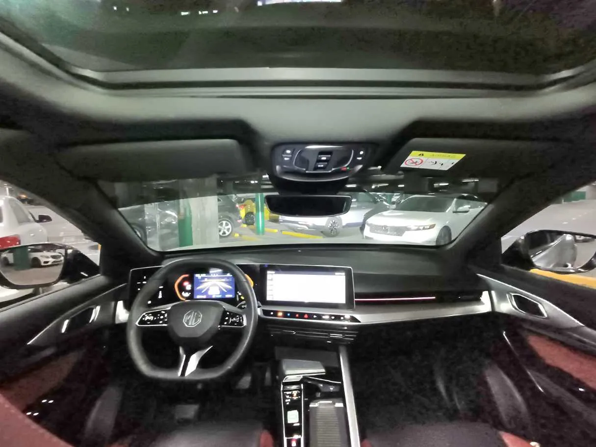 Car image 17