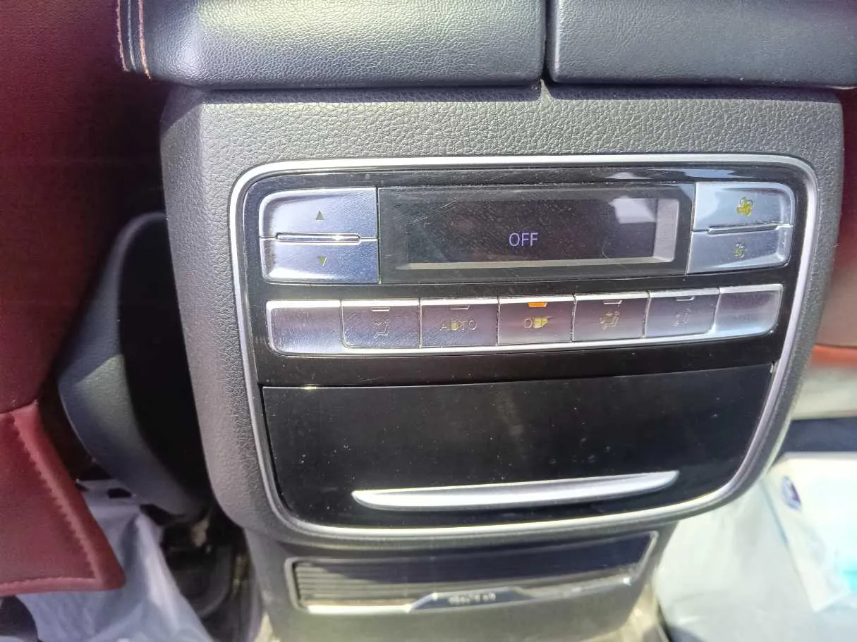 Car image 34