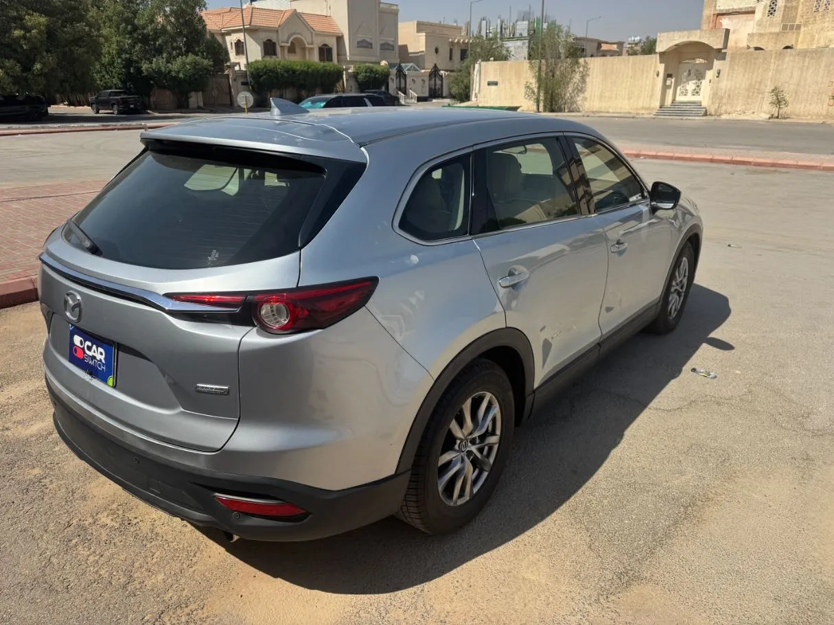 Car image 5