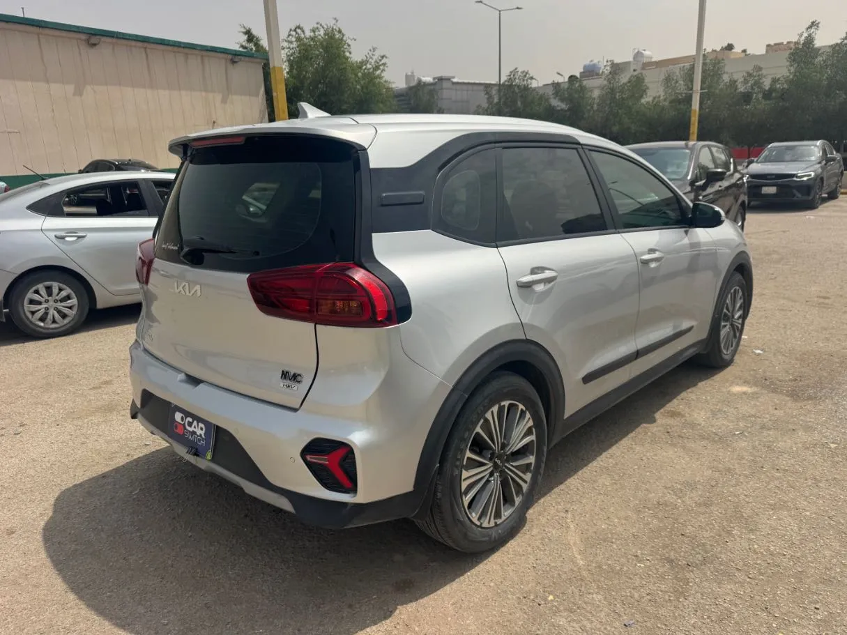 Car image 5