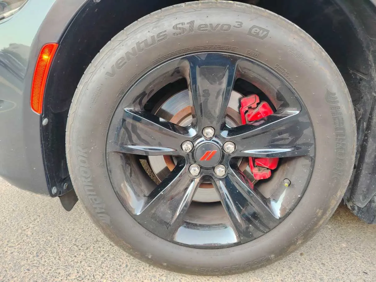 Car image 10