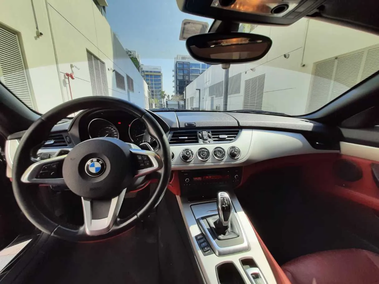 Car image 14