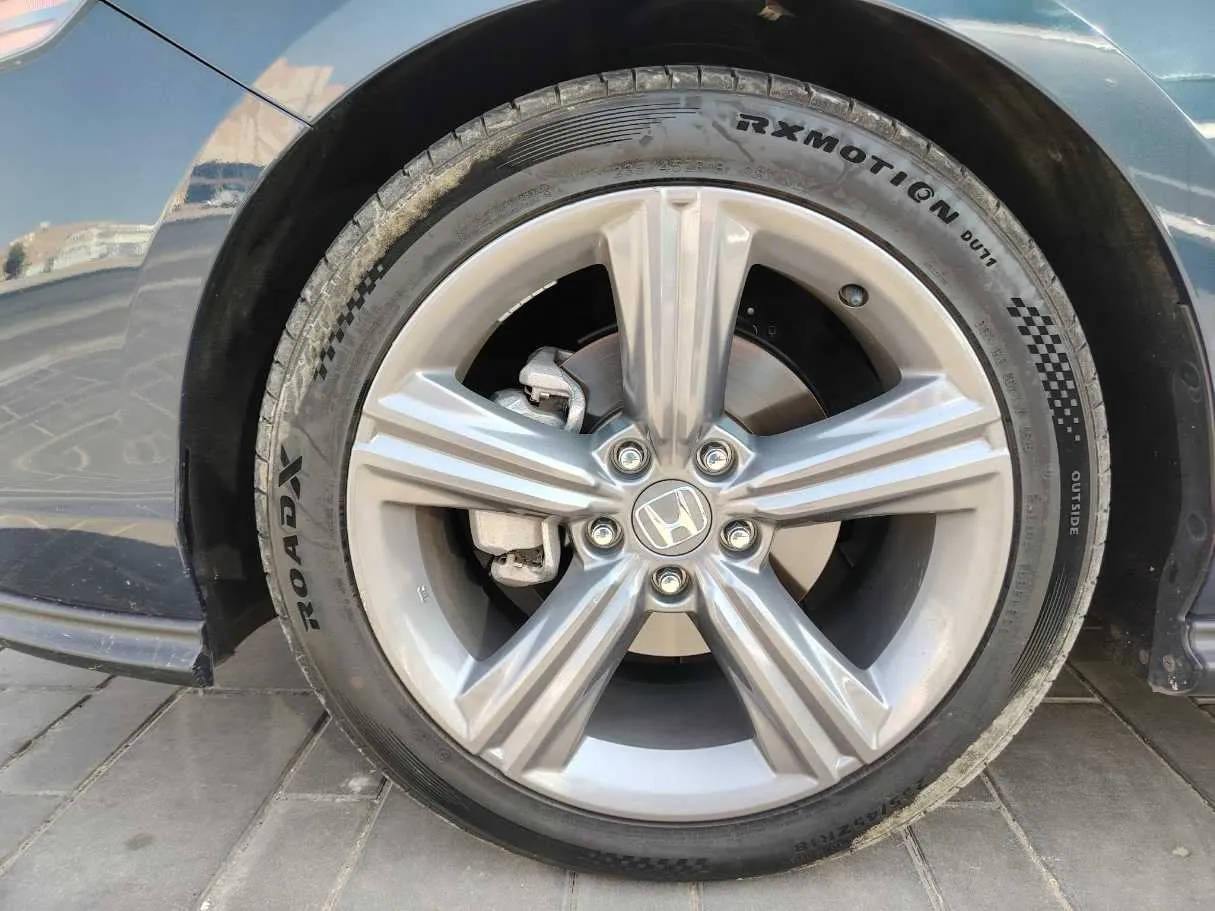 Car image 10