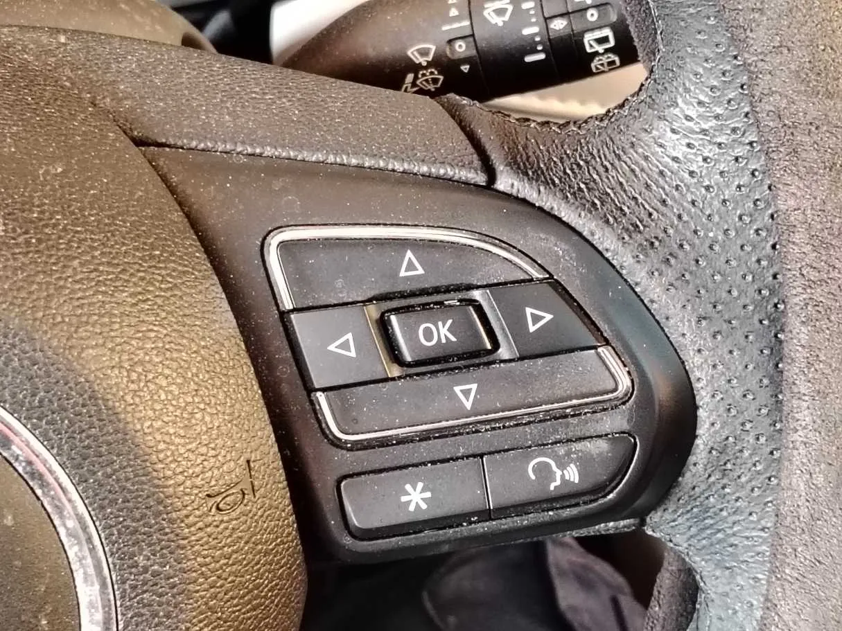 Car image 33