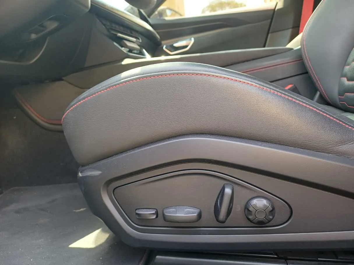 Car image 22