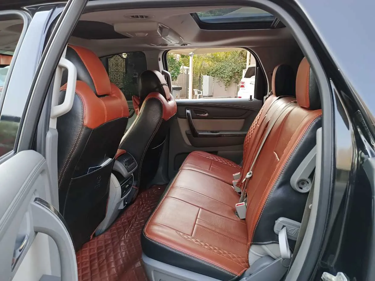 Car image 13