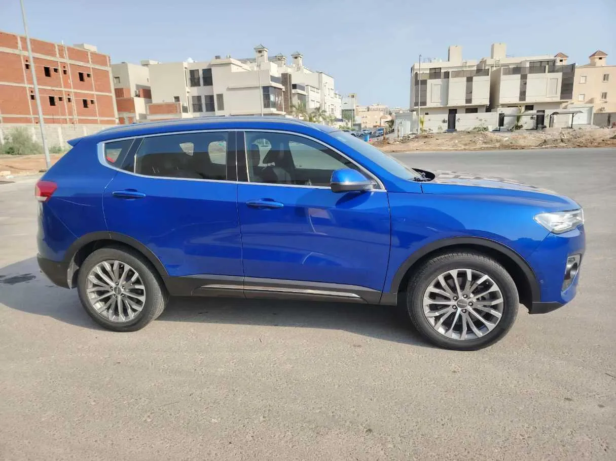 Car image 4