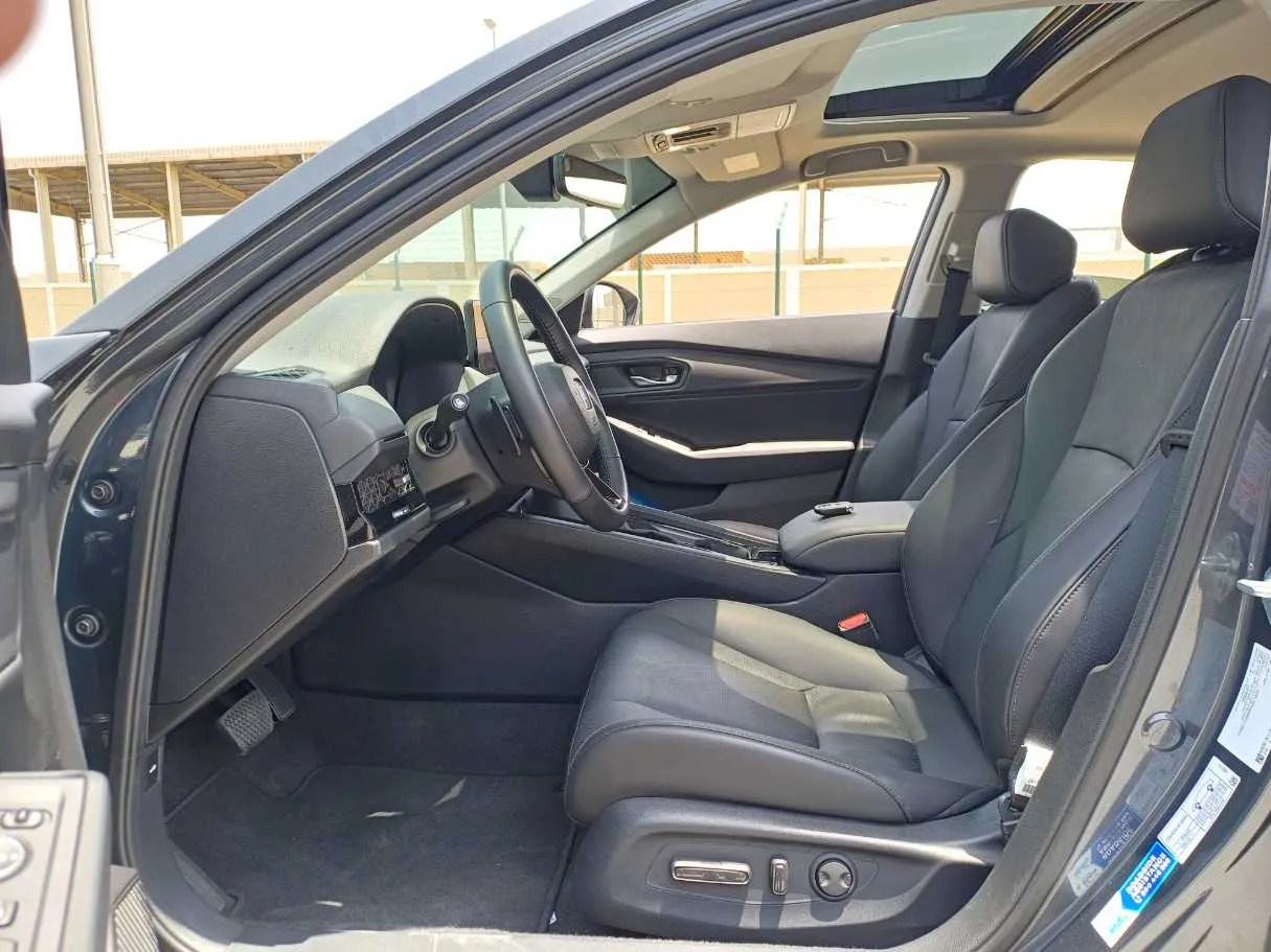 Car image 12