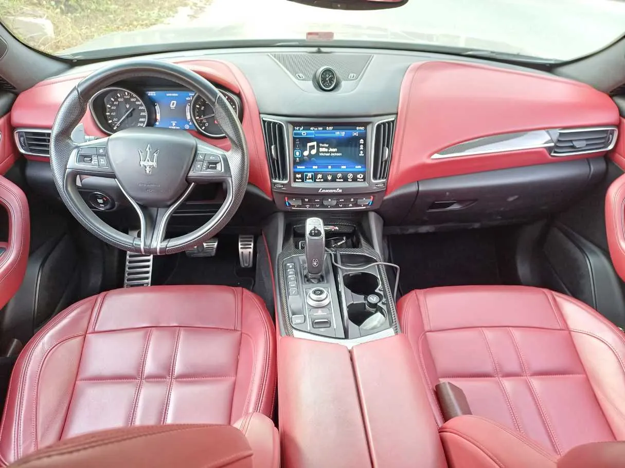 Car image 15