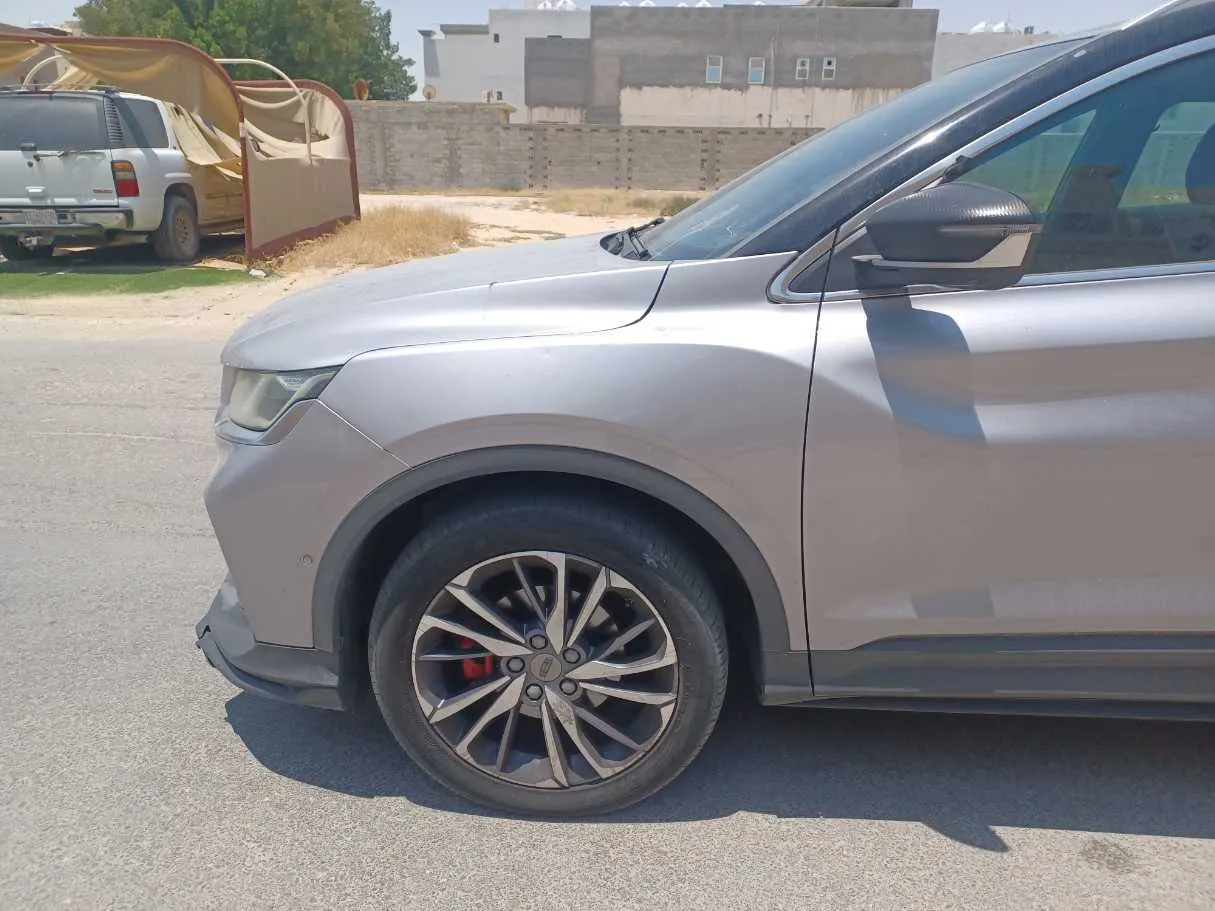 Car image 9