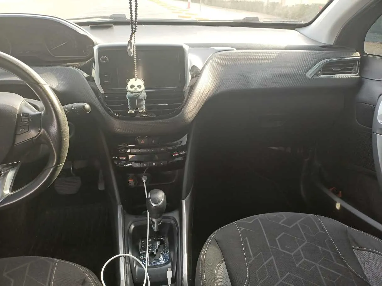 Car image 15
