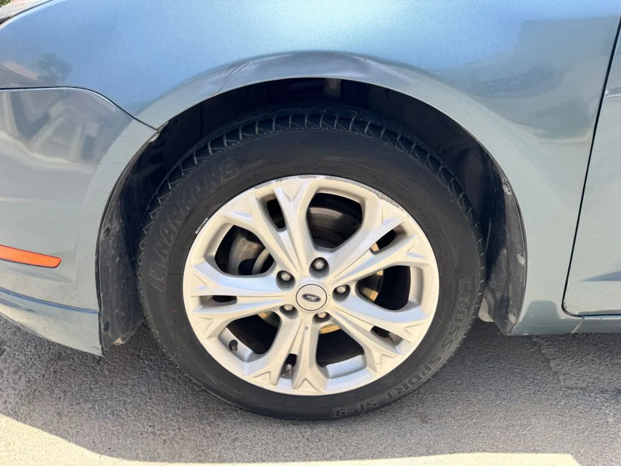 Car image 9