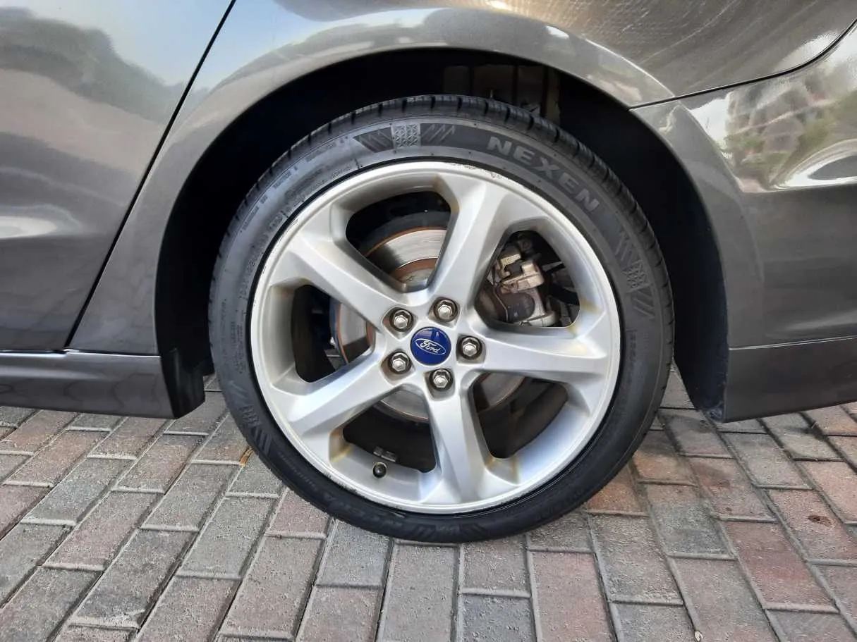 Car image 9