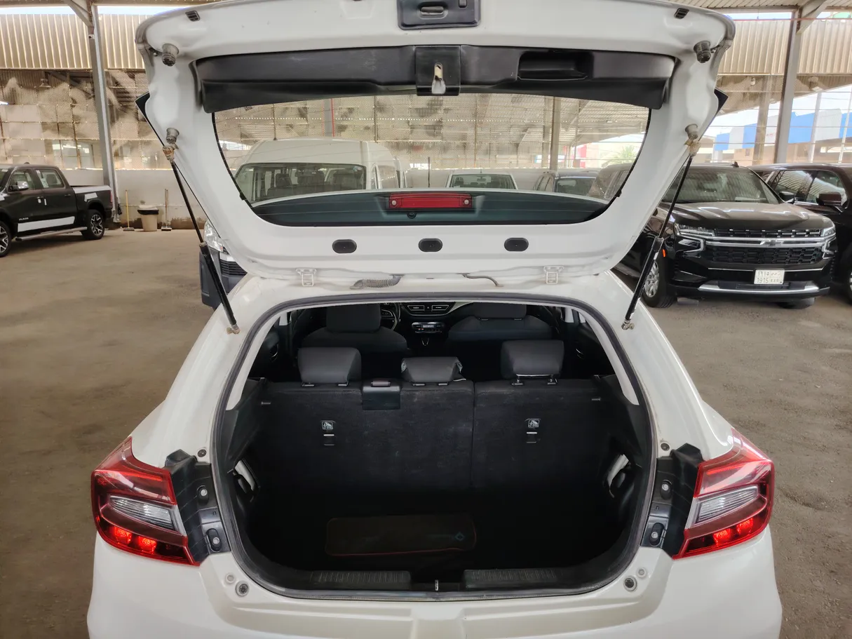 Car image 32