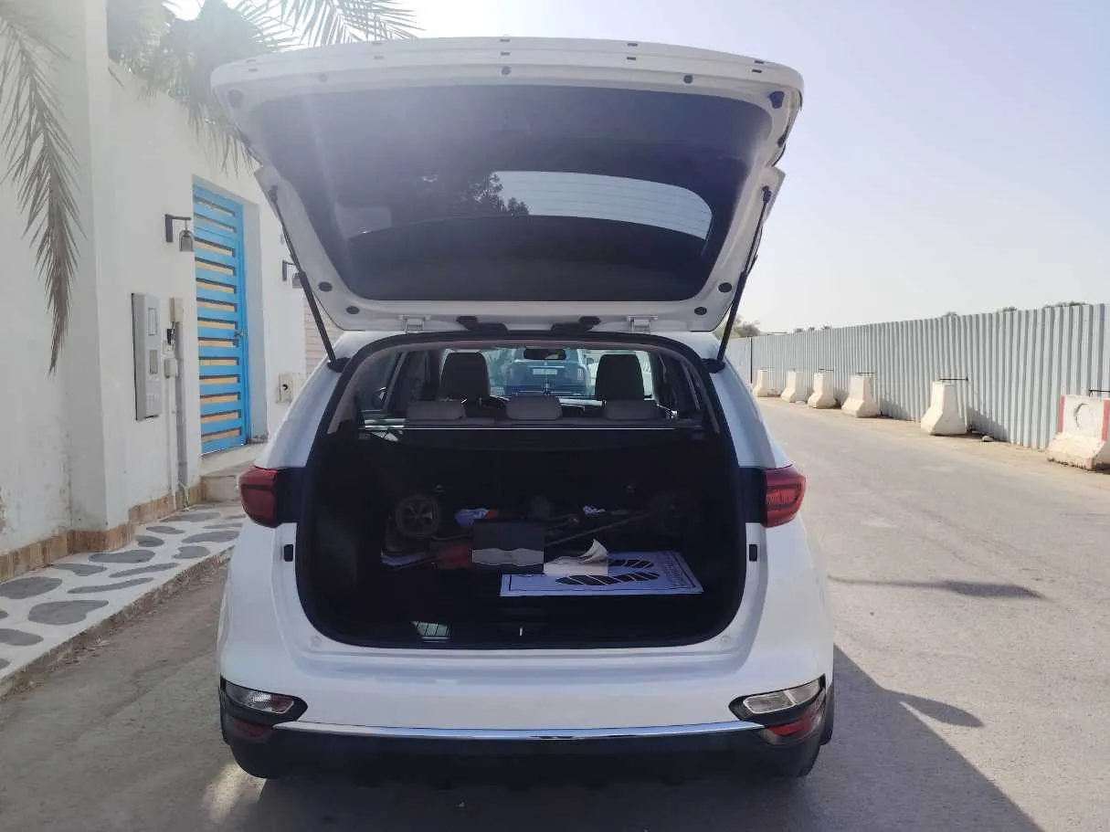 Car image 26
