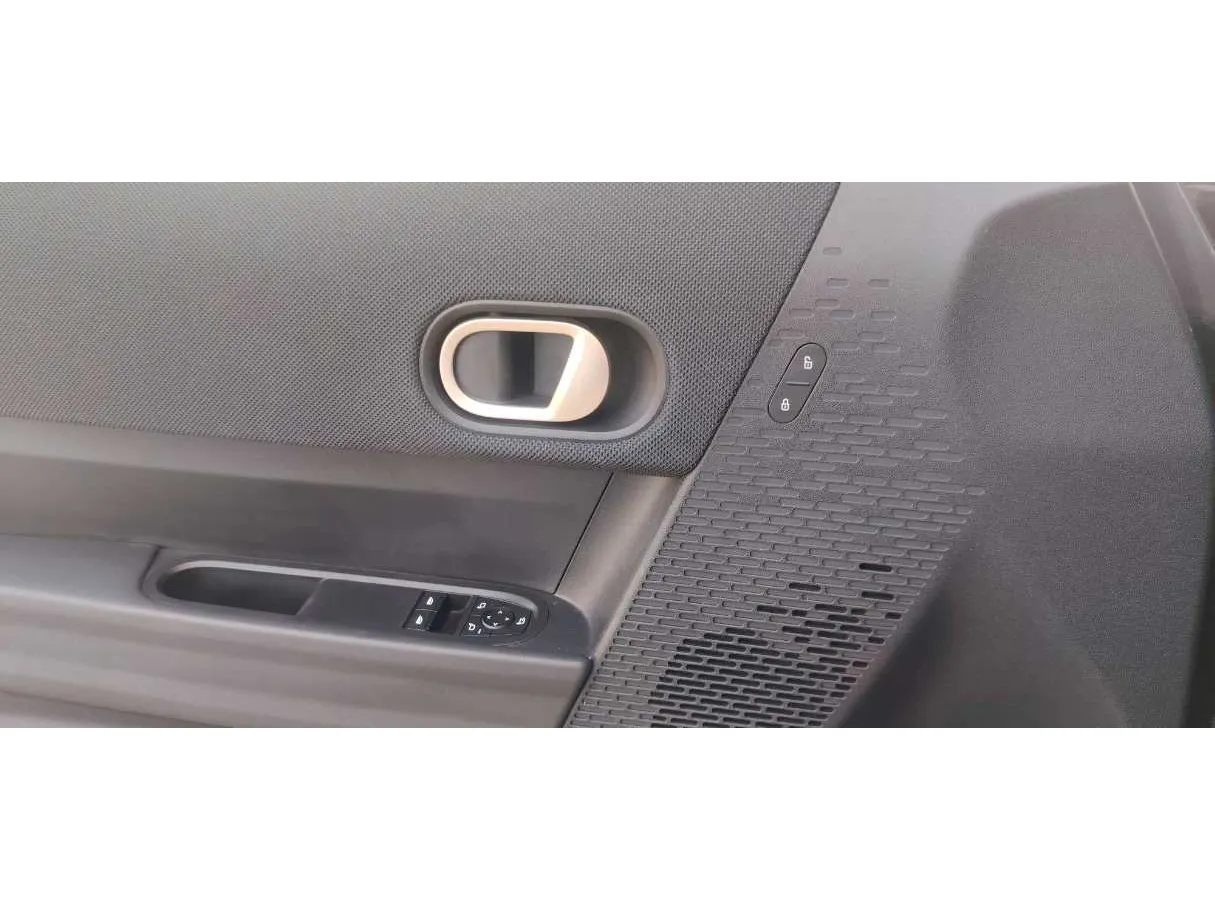 Car image 29