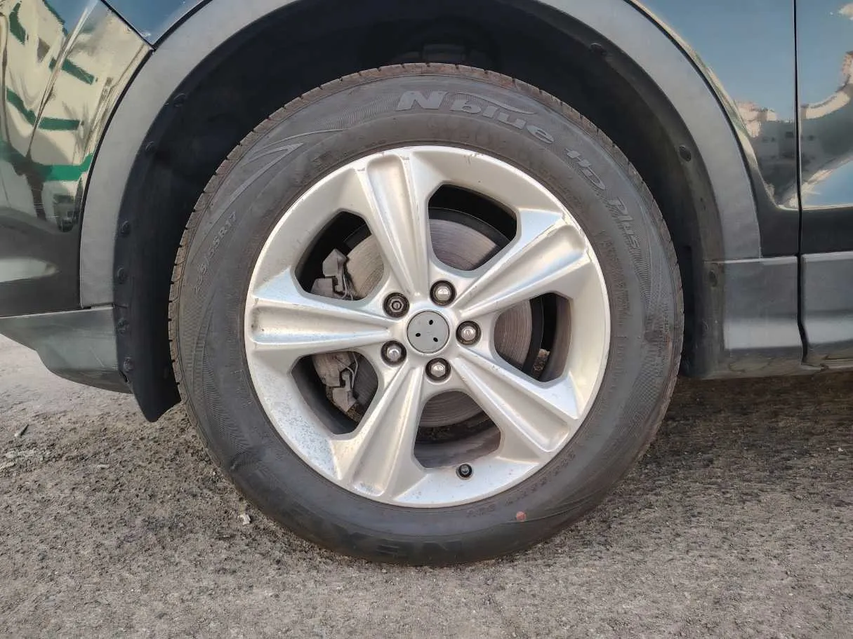 Car image 9