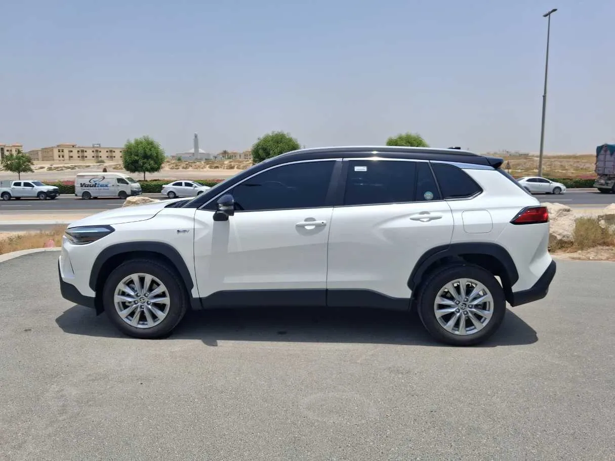 Car image 4