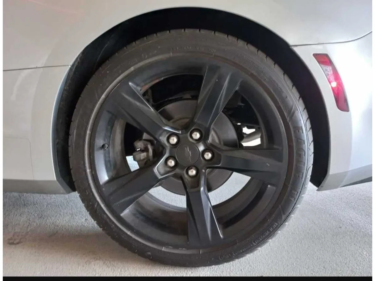 Car image 9