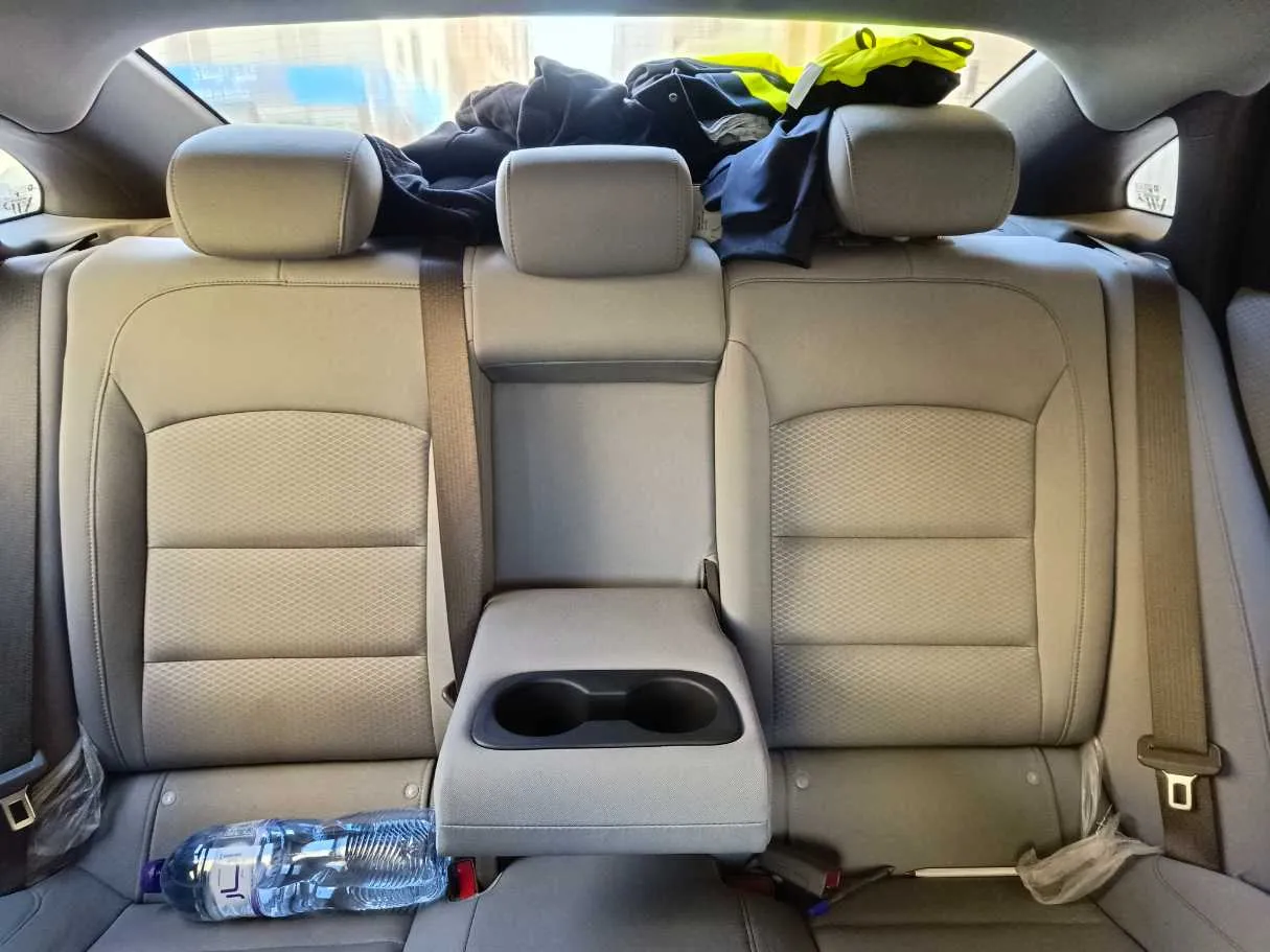 Car image 16