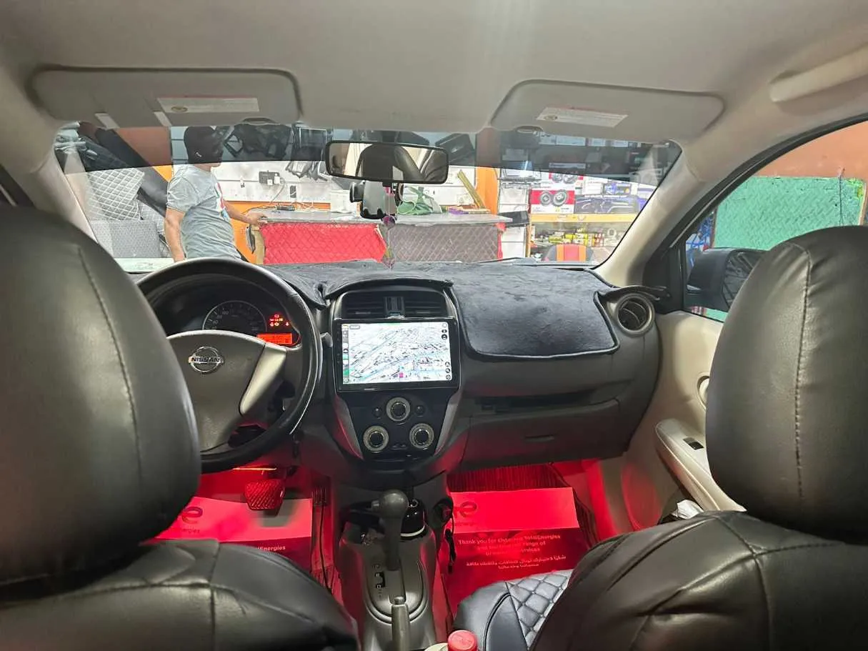 Car image 12