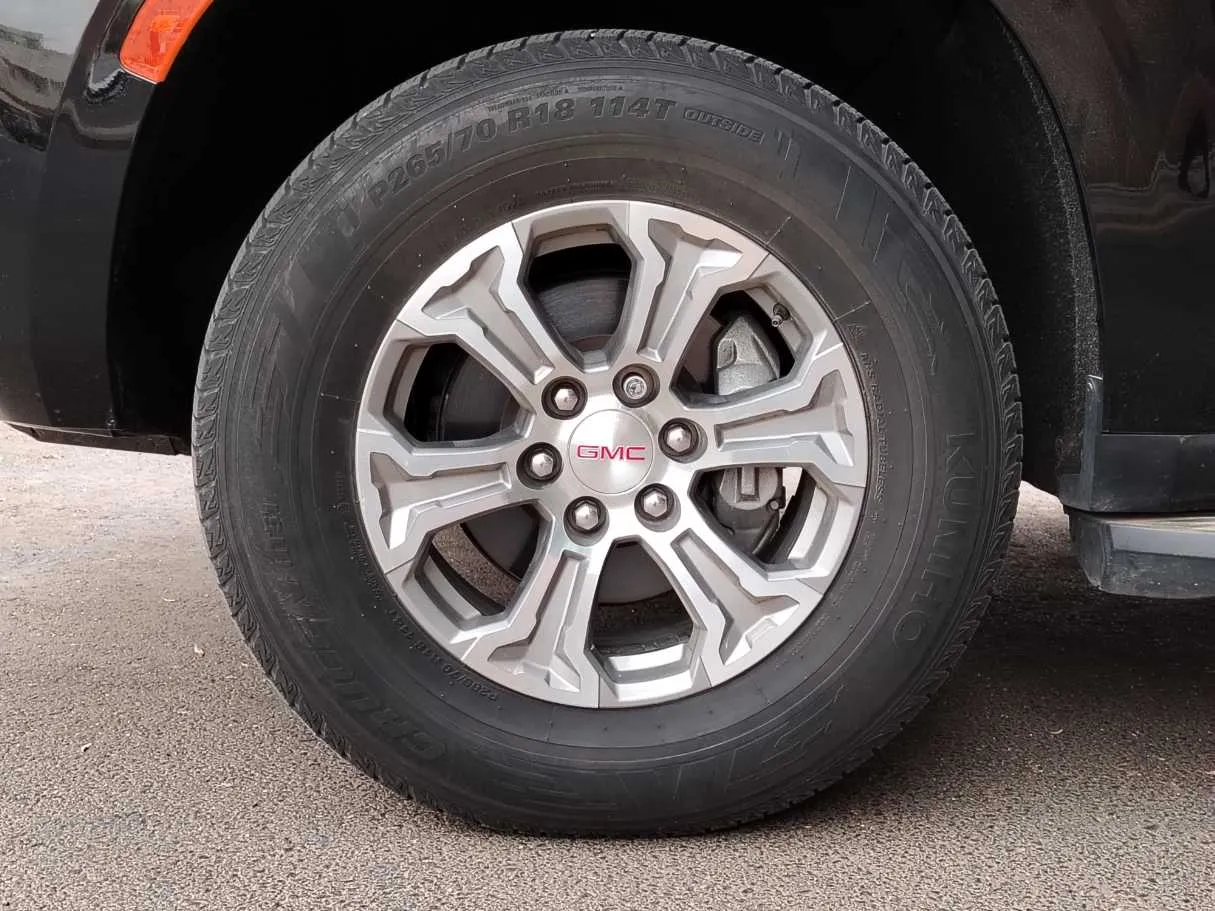Car image 10