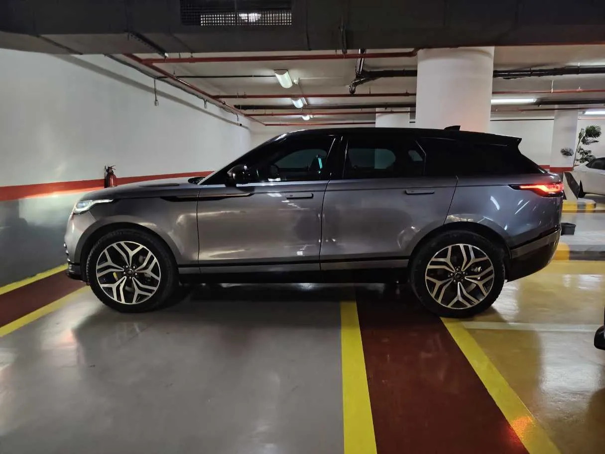 Car image 8