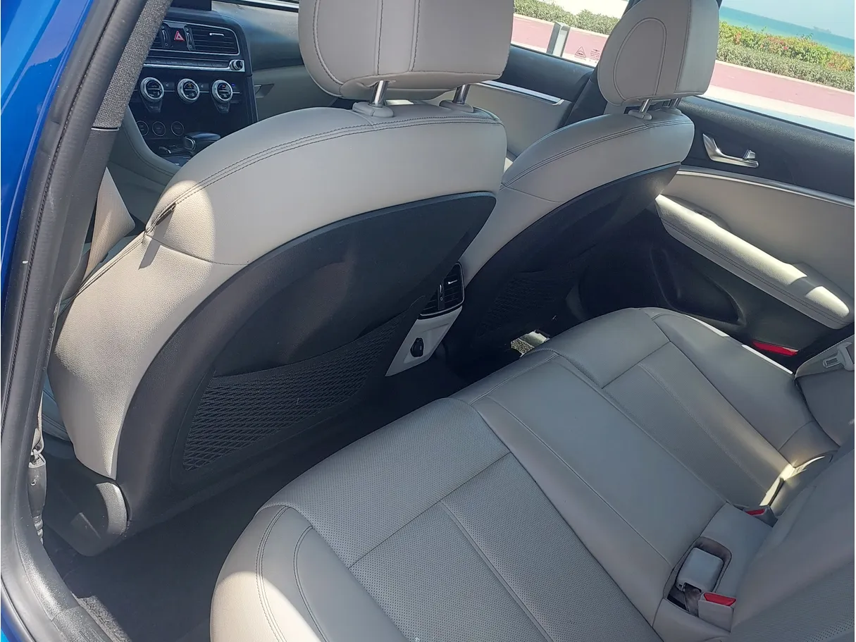Car image 14