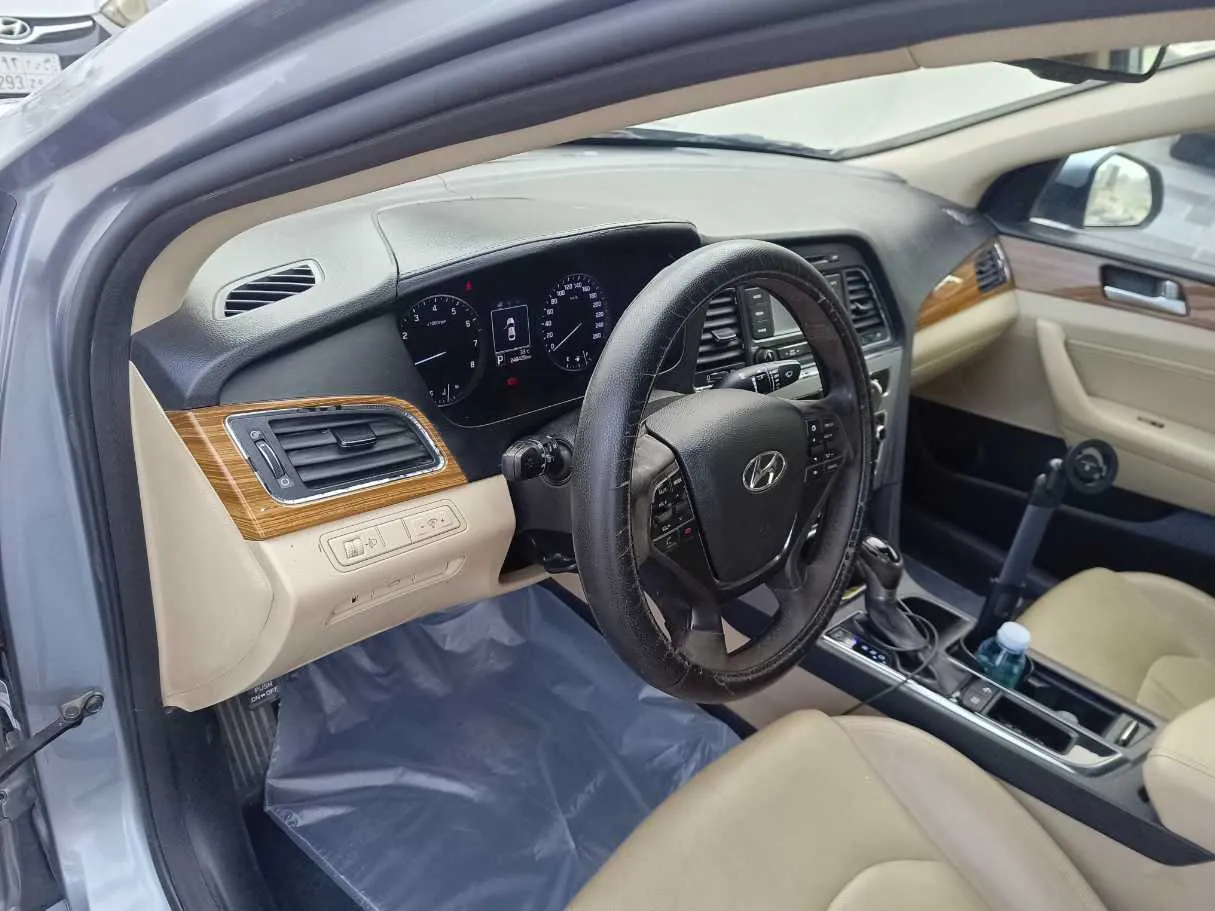 Car image 16