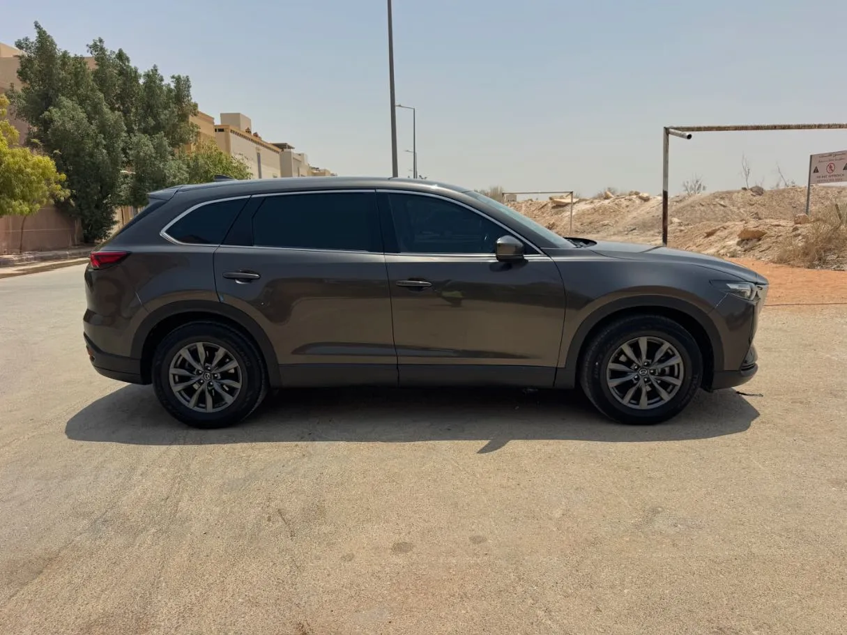 Car image 4