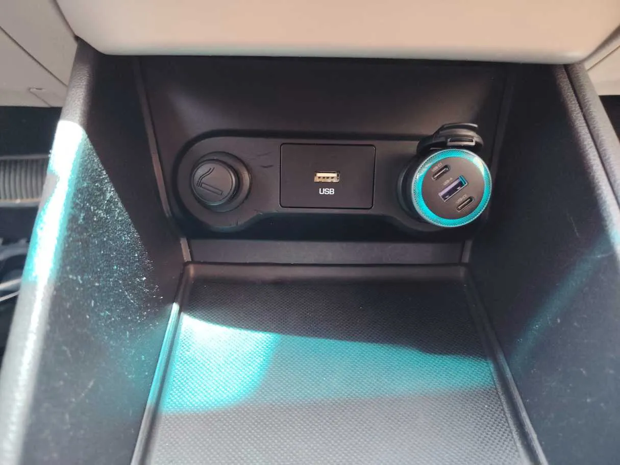 Car image 26