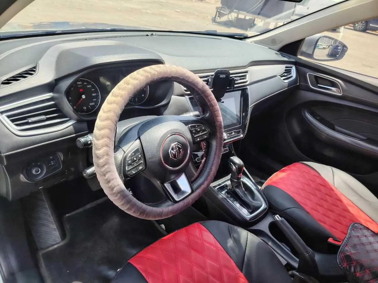 Car image 13