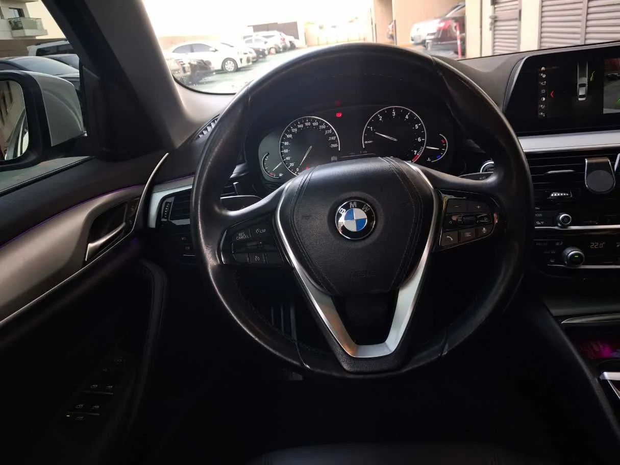 Car image 17