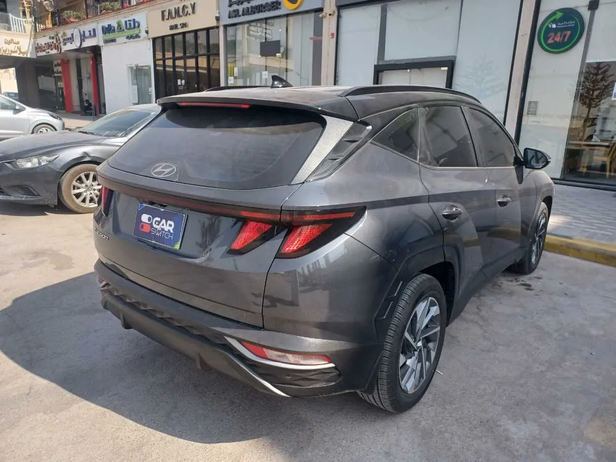 Car image 5