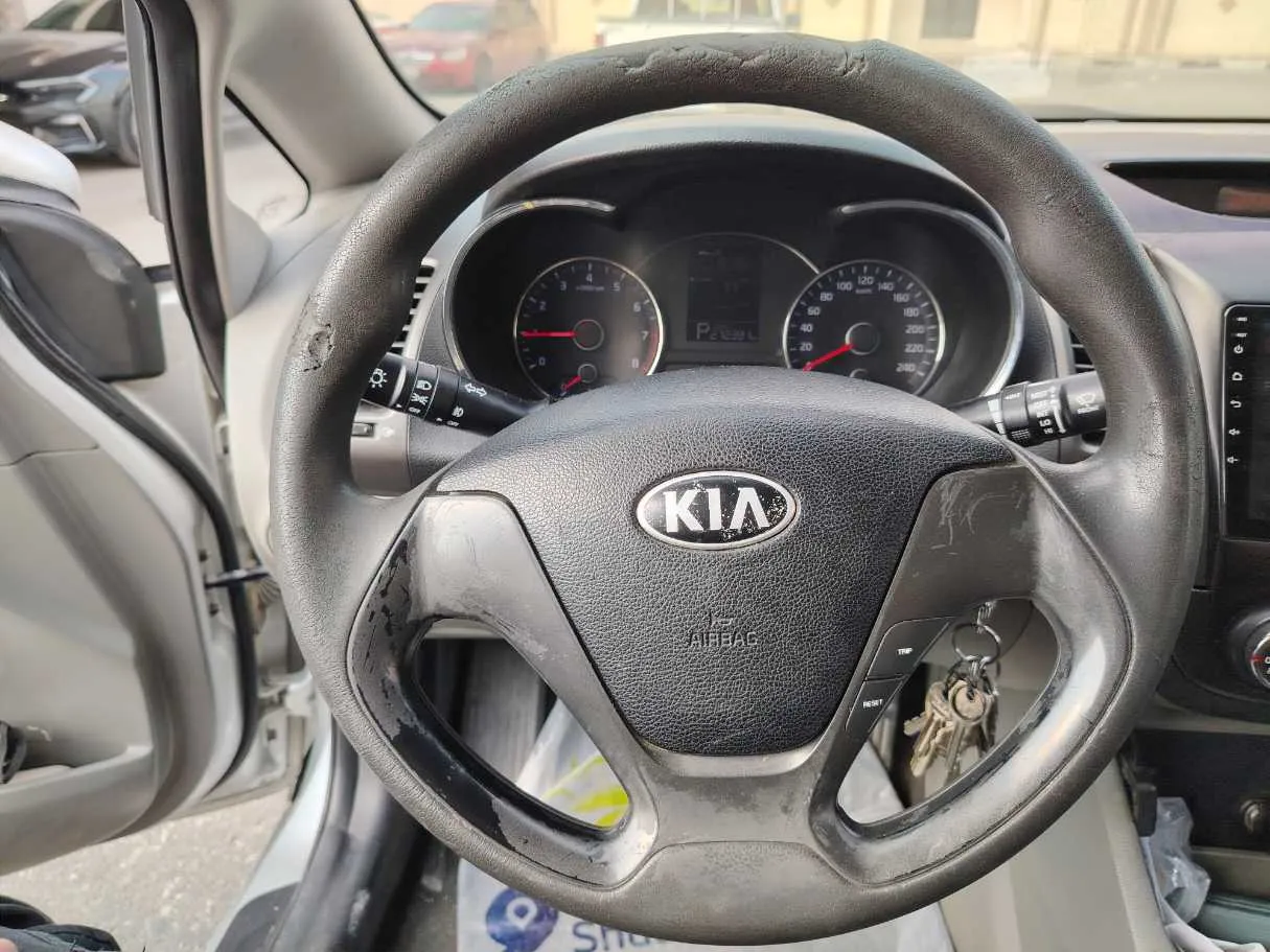 Car image 14
