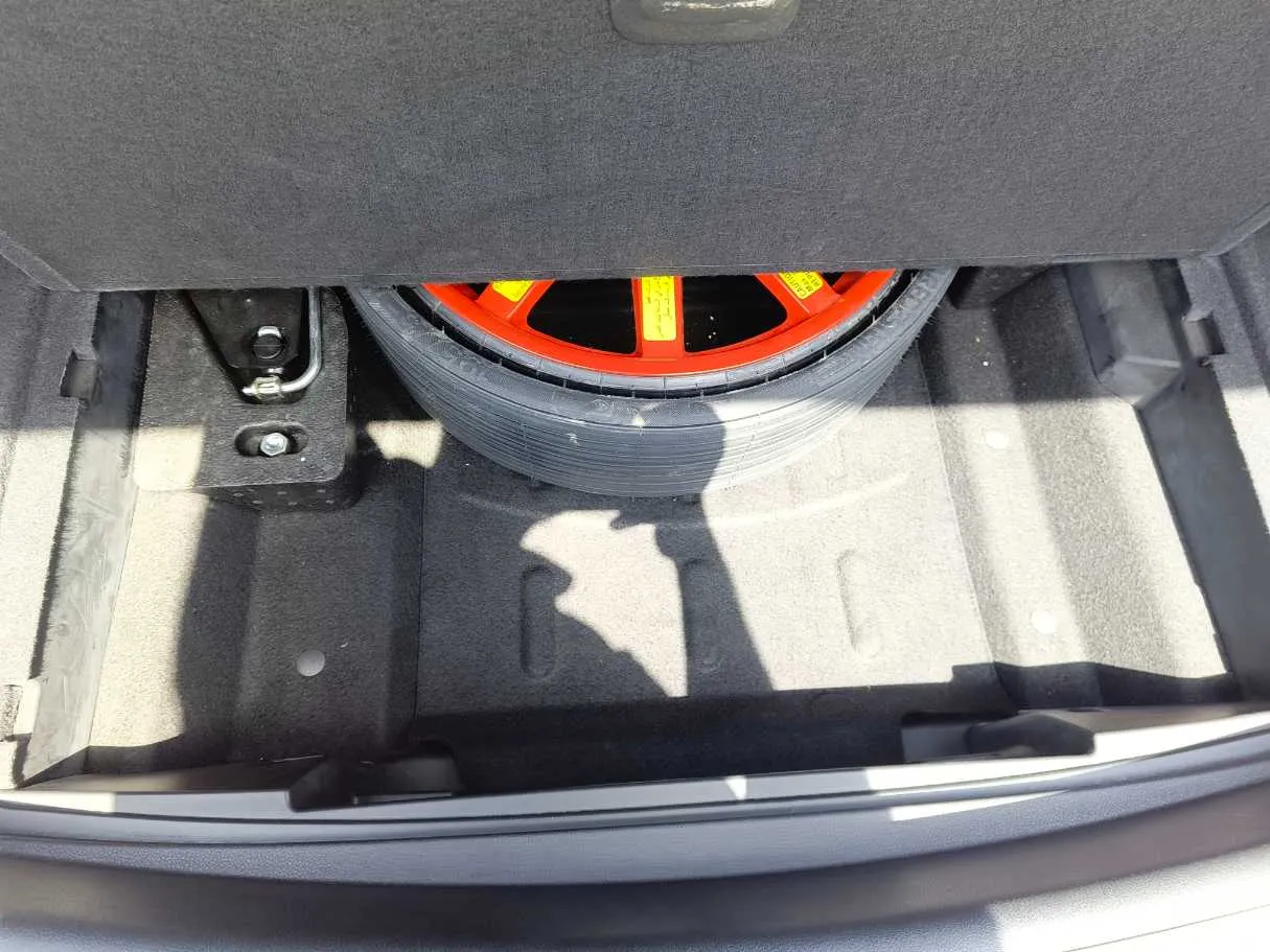 Car image 37