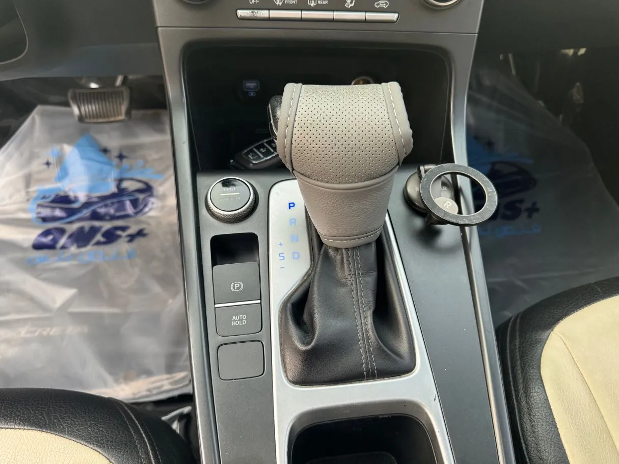 Car image 17