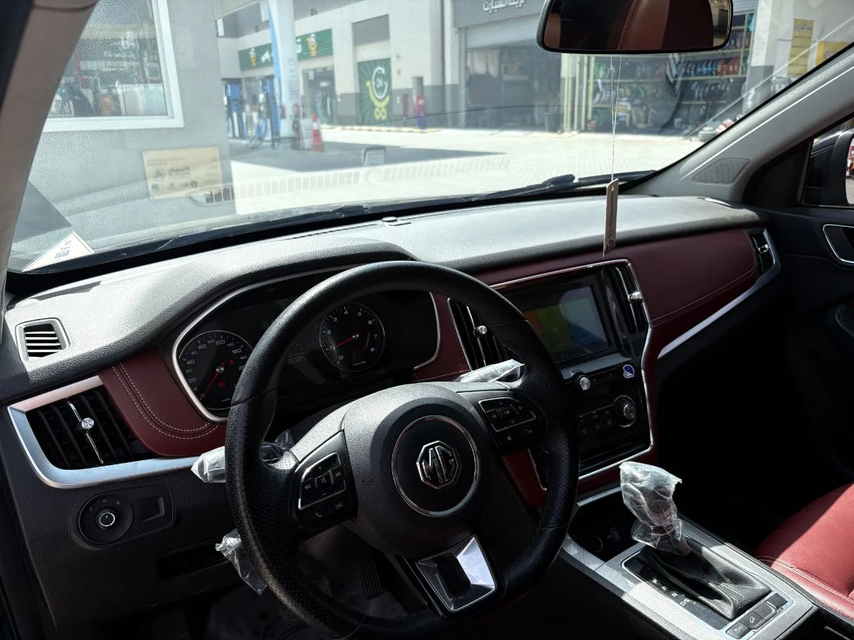 Car image 11
