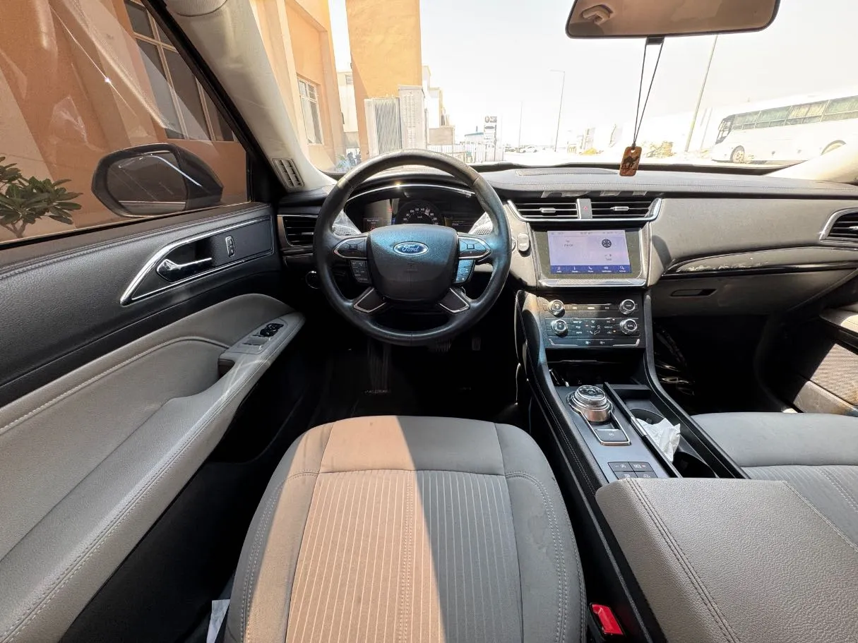 Car image 16
