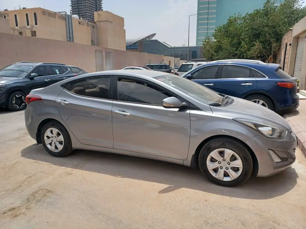 Car image 4