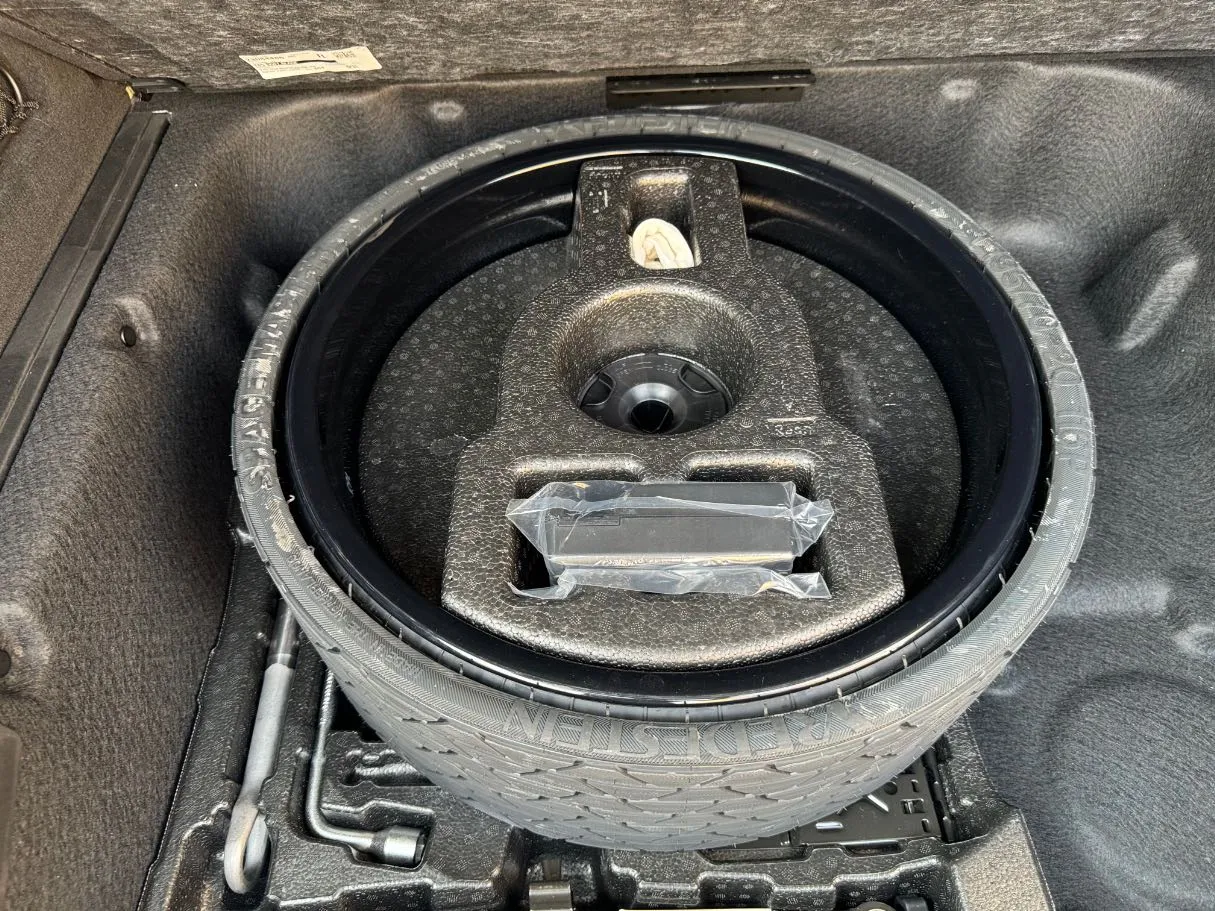 Car image 28