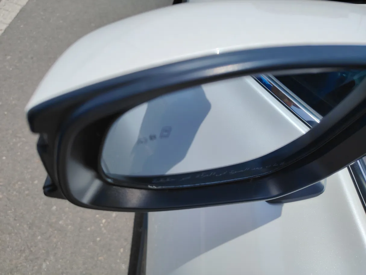 Car image 30