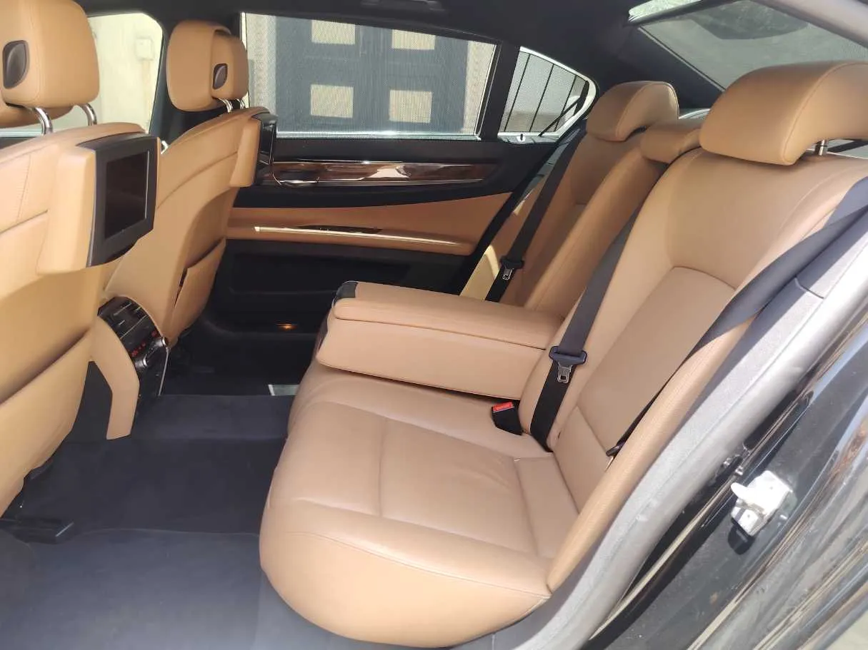 Car image 16
