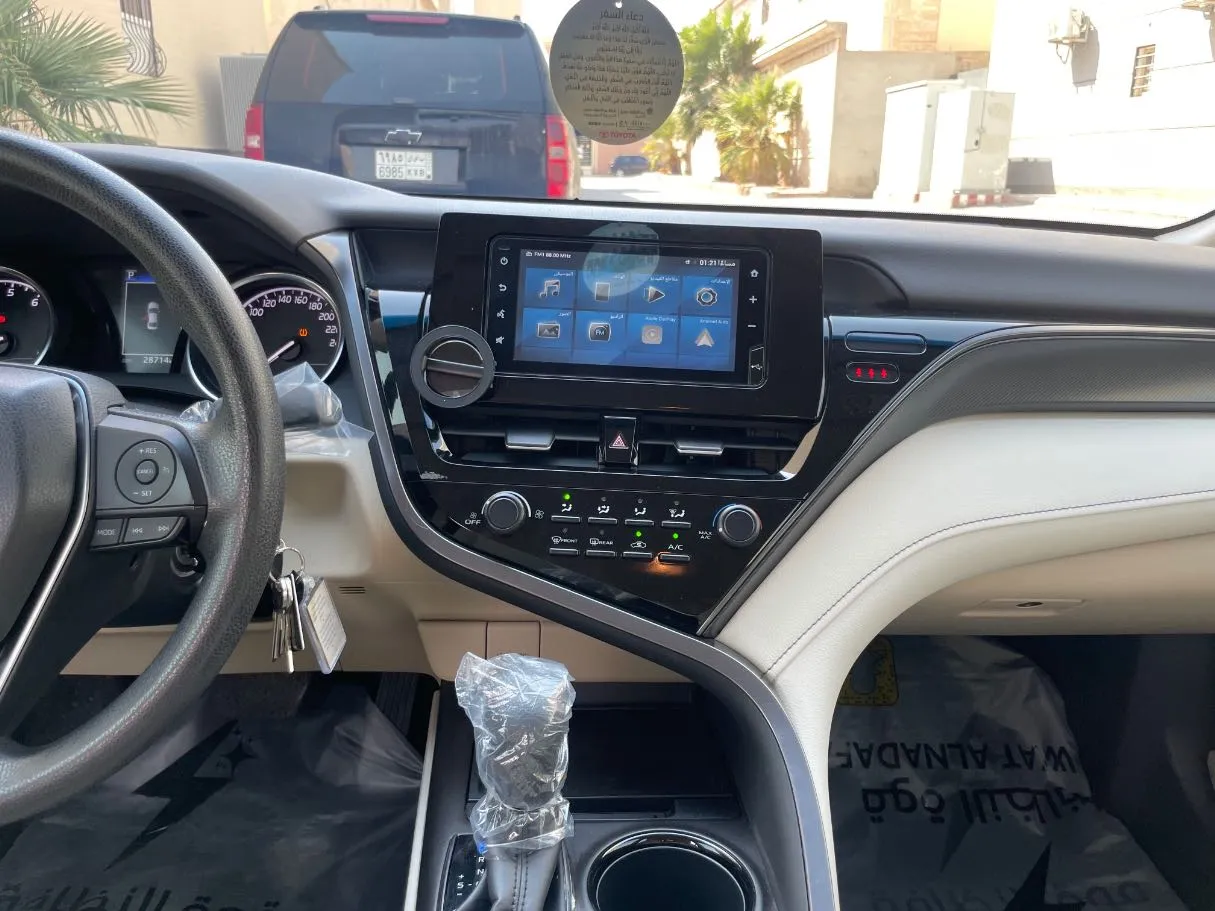 Car image 19