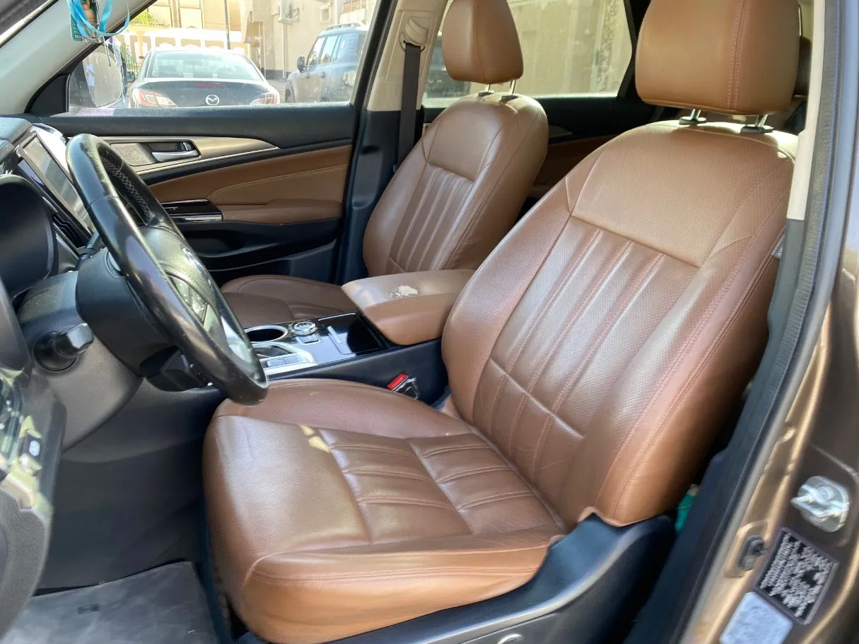 Car image 10