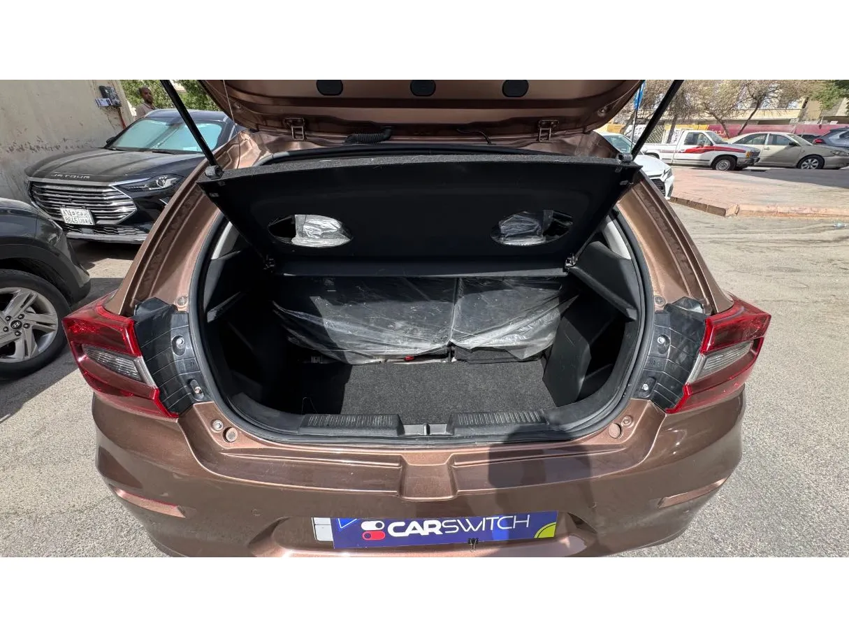 Car image 21