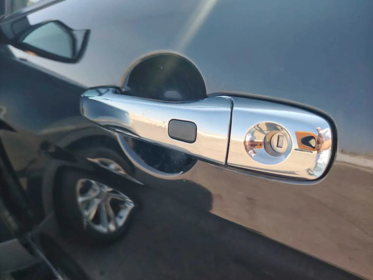 Car image 35