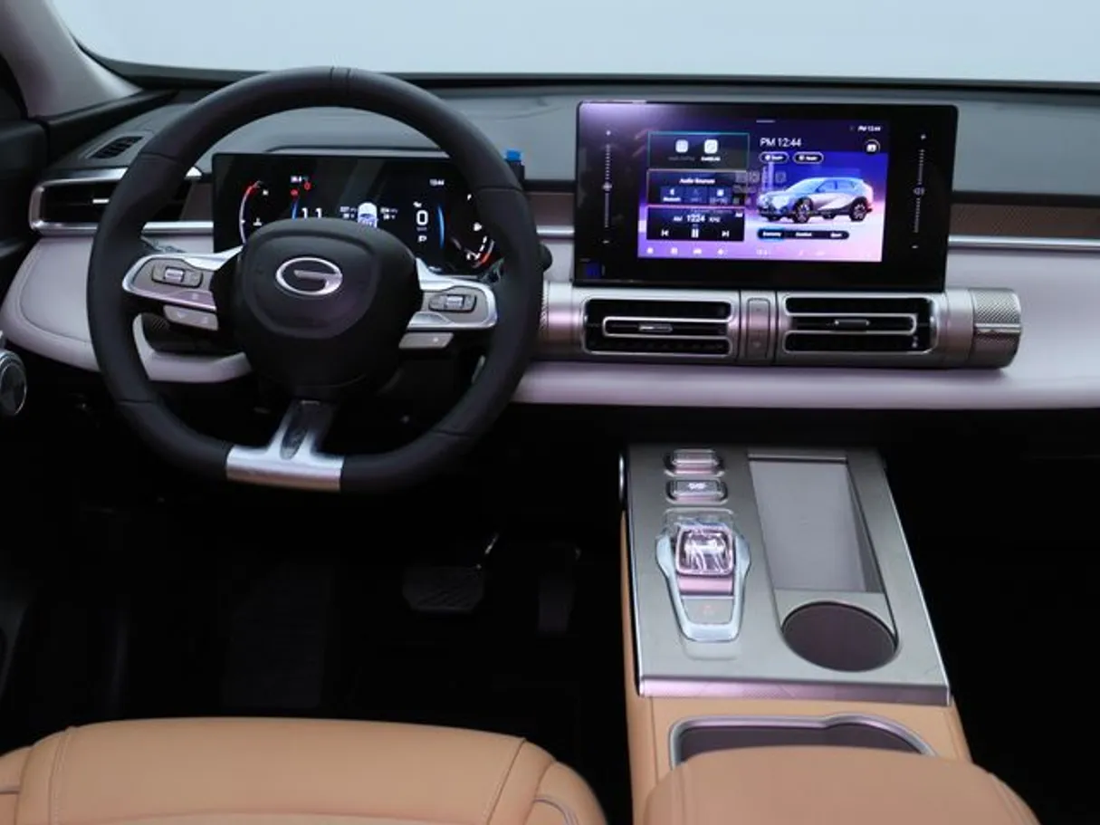 Car image 15